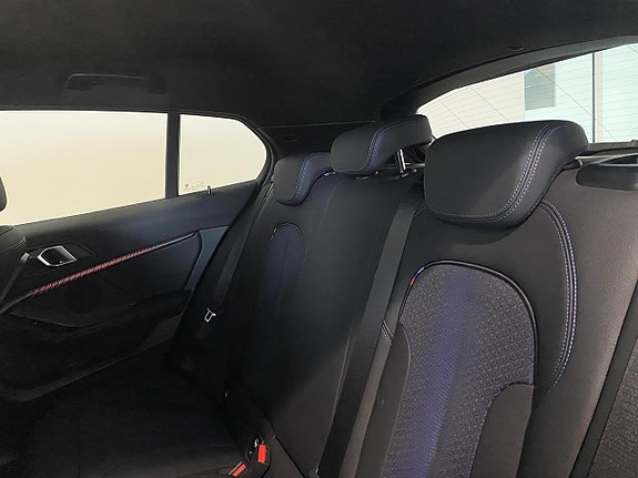 BMW 118d 9 of 12
