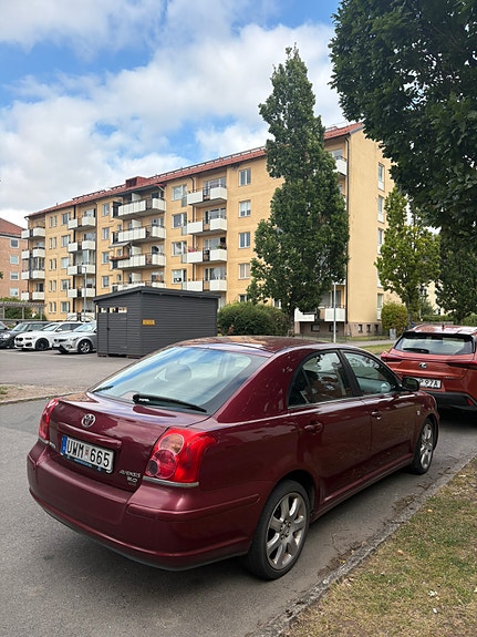 Toyota Avensis 3 of 6