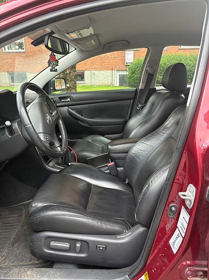 Toyota Avensis 6 of 6
