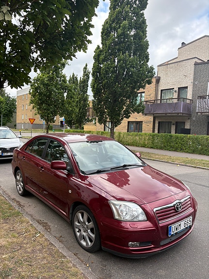 Toyota Avensis 2 of 6