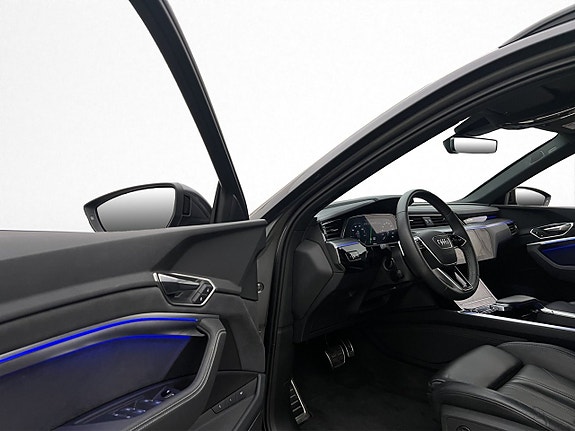 Audi Q8 12 of 30
