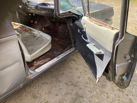 Chevrolet Biscayne 10 of 14