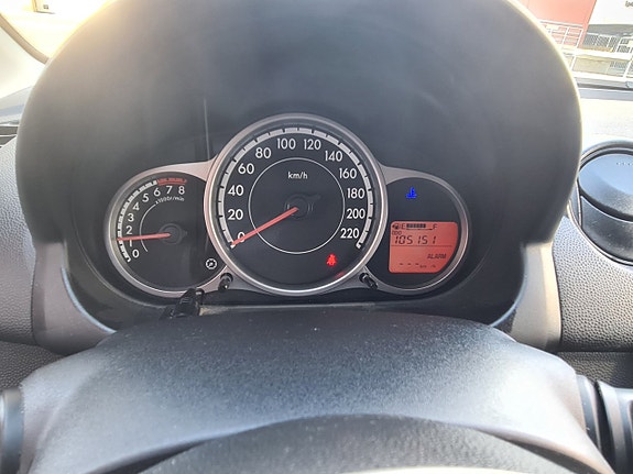 Mazda 2 11 of 15