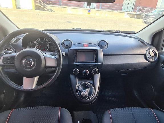 Mazda 2 8 of 15