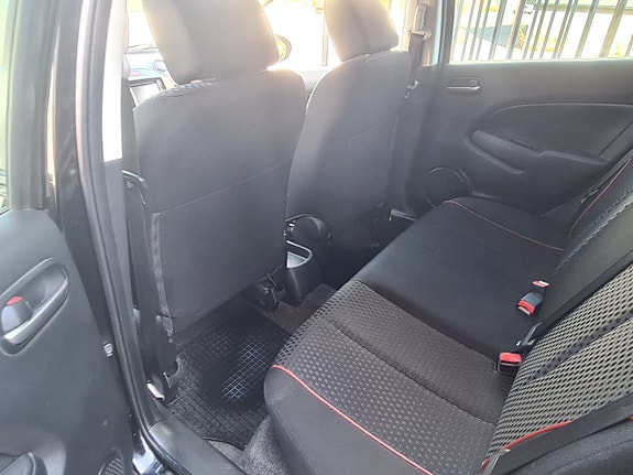 Mazda 2 14 of 15