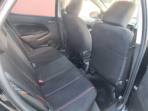 Mazda 2 15 of 15