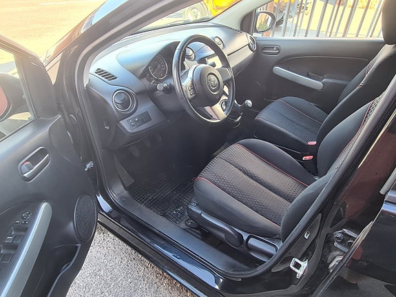 Mazda 2 12 of 15