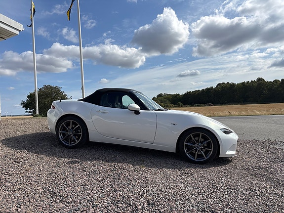 Mazda MX-5 2 of 14