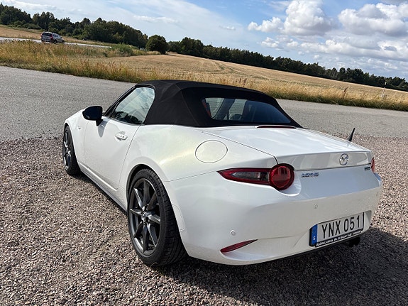 Mazda MX-5 4 of 14