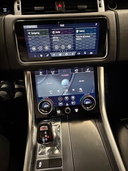 Land Rover Range Rover Sport 24 of 27