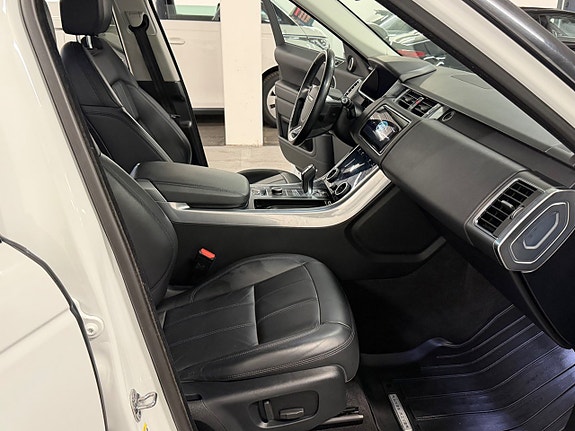 Land Rover Range Rover Sport 14 of 27