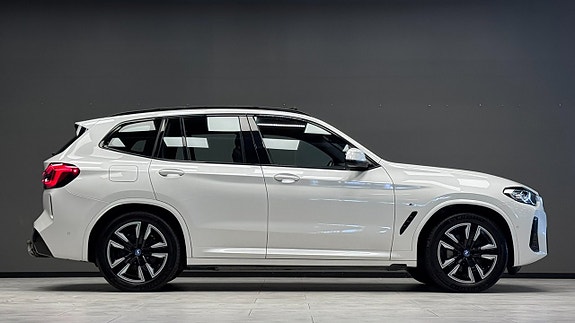 BMW iX3 4 of 22