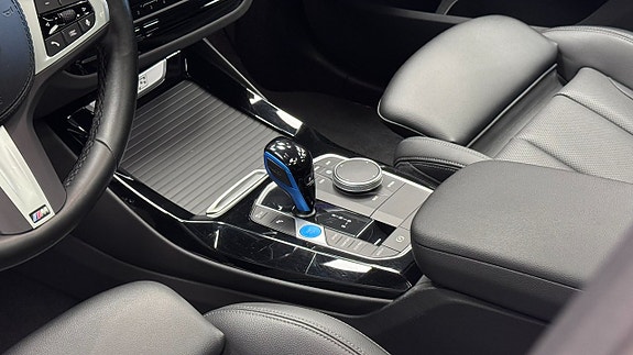 BMW iX3 7 of 22
