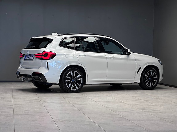 BMW iX3 3 of 22