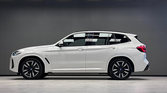 BMW iX3 5 of 22
