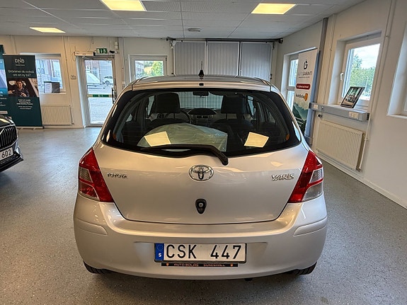 Toyota Yaris 9 of 27