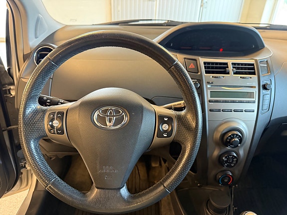 Toyota Yaris 20 of 27