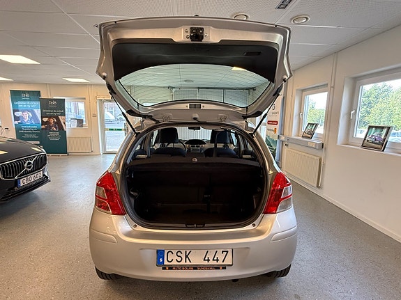 Toyota Yaris 16 of 27