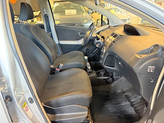 Toyota Yaris 19 of 27