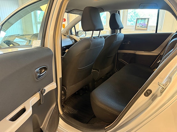 Toyota Yaris 15 of 27