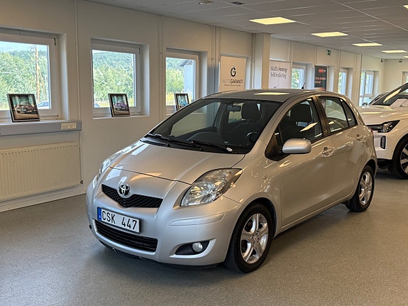 Toyota Yaris 5 of 27