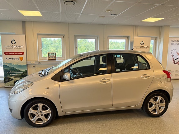Toyota Yaris 6 of 27