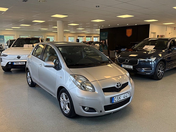 Toyota Yaris 3 of 27