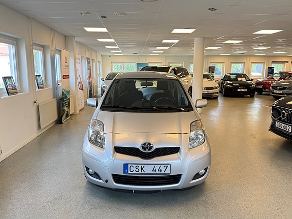 Toyota Yaris 4 of 27
