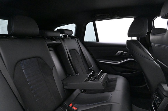 BMW 330e 19 of 26