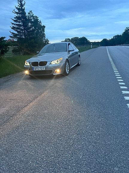 BMW 530i 2 of 11