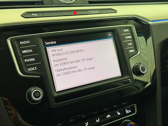Volkswagen Passat 19 of 30