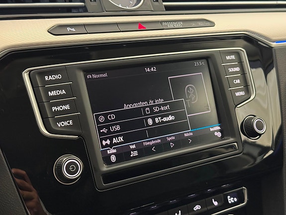 Volkswagen Passat 18 of 30