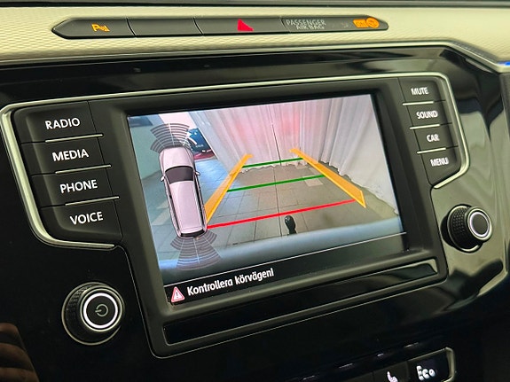 Volkswagen Passat 16 of 30