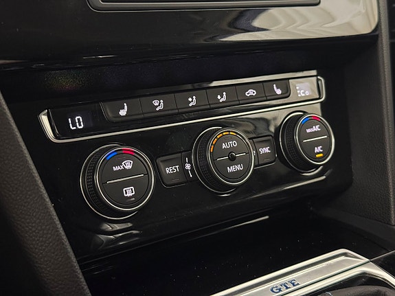 Volkswagen Passat 21 of 30