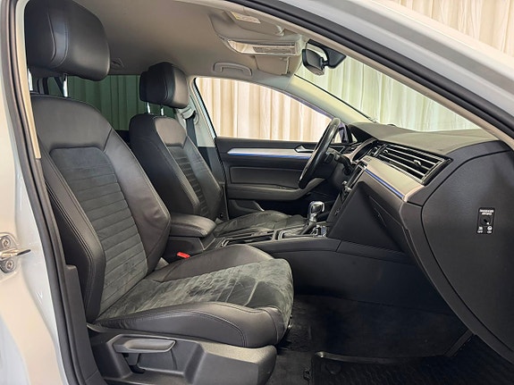Volkswagen Passat 11 of 30