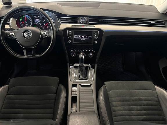 Volkswagen Passat 25 of 30