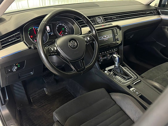 Volkswagen Passat 8 of 30