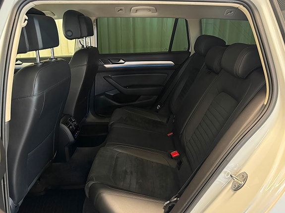 Volkswagen Passat 28 of 30