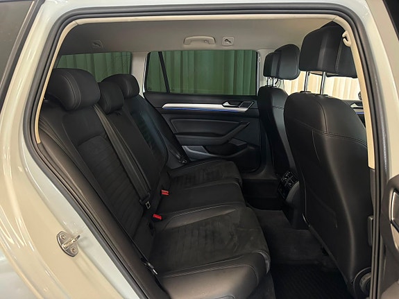 Volkswagen Passat 26 of 30