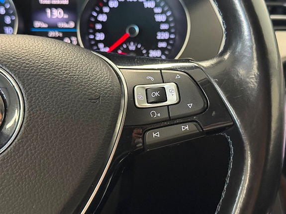 Volkswagen Passat 13 of 30