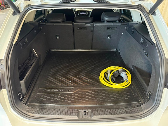 Volkswagen Passat 29 of 30