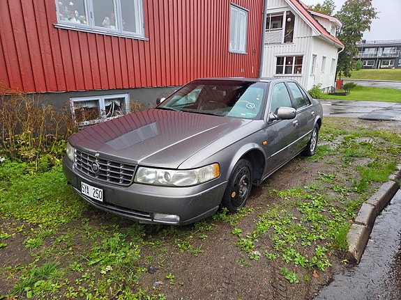 Cadillac STS 3 of 4
