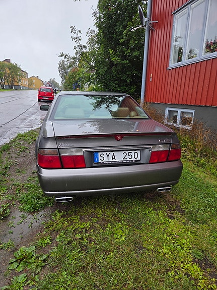 Cadillac STS 2 of 4