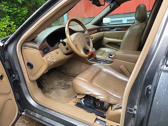 Cadillac STS 4 of 4