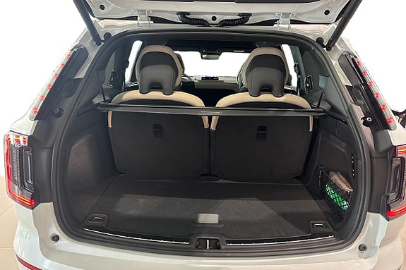 Volvo EX90 12 of 23