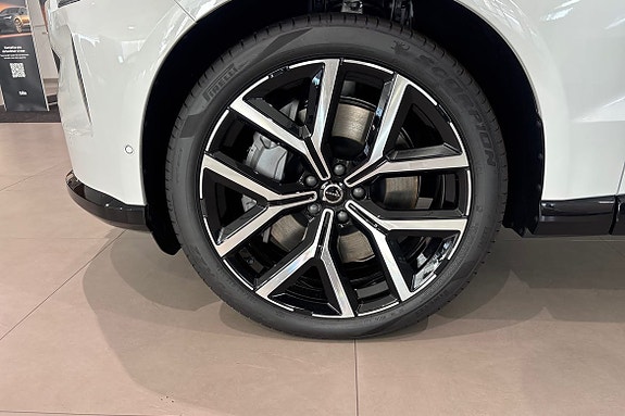Volvo EX90 6 of 23