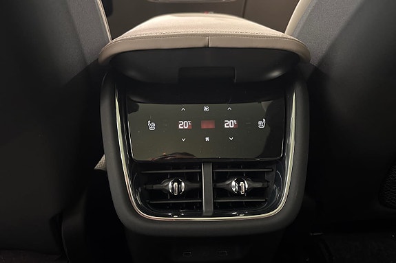 Volvo EX90 21 of 23