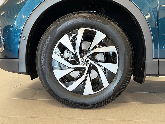 Volkswagen Tiguan 8 of 12