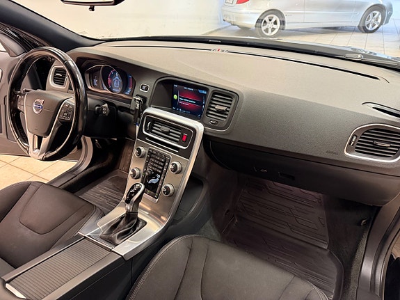 Volvo V60 11 of 14