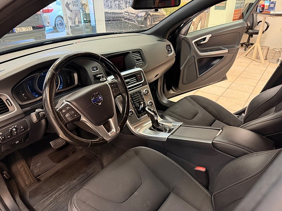 Volvo V60 8 of 14